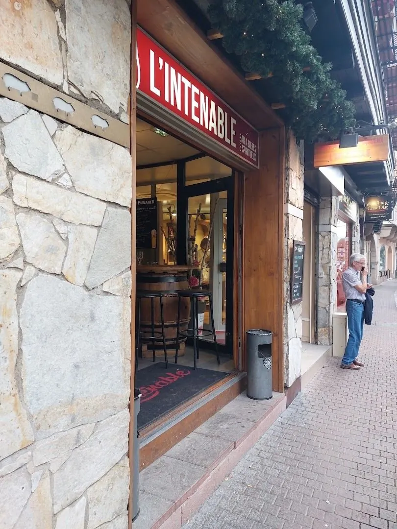 La façade de L'Intenable, rue du Général Gouraud